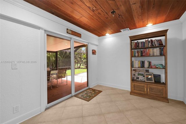 6879 Palm Grove Court, Palm Beach Gardens, FL 33418