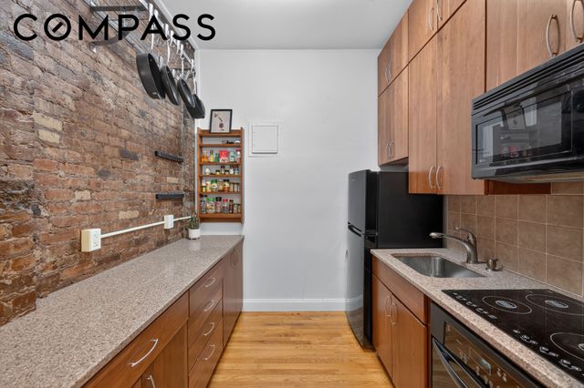 234 E 14th St Apt 1F, New York City, NY 10003