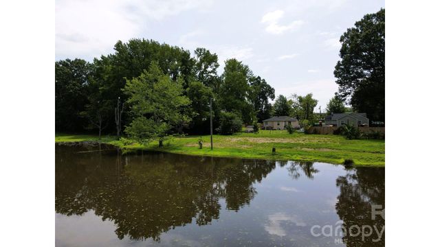 524 Dawn Circle, Charlotte, NC 28213