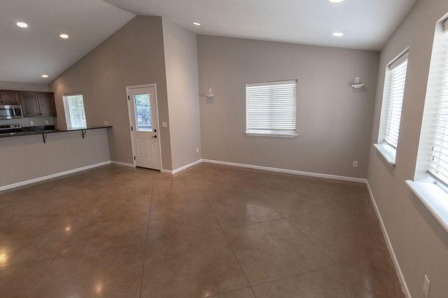 1409 PARIS RD 201, Columbia, MO 65201