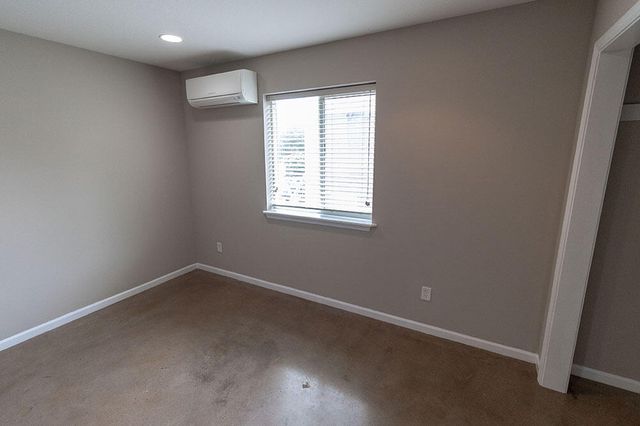 1409 PARIS RD 201, Columbia, MO 65201