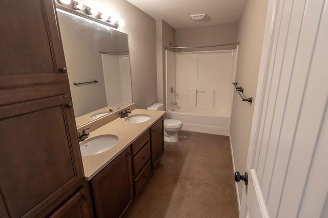 1409 PARIS RD 201, Columbia, MO 65201