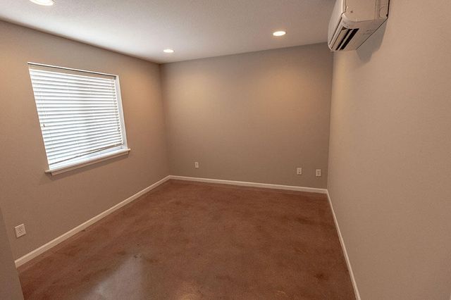 1409 PARIS RD 201, Columbia, MO 65201