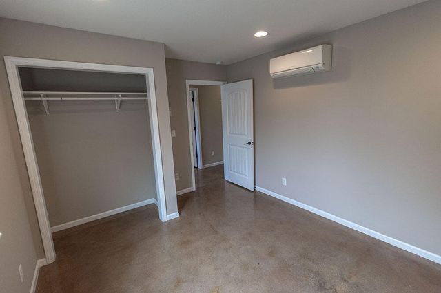 1409 PARIS RD 201, Columbia, MO 65201