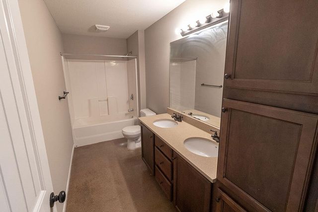 1409 PARIS RD 201, Columbia, MO 65201