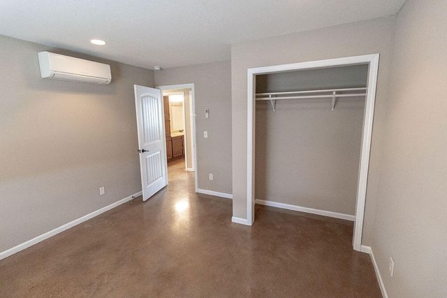 1409 PARIS RD 201, Columbia, MO 65201