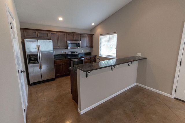 1409 PARIS RD 201, Columbia, MO 65201