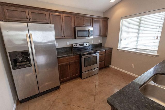 1409 PARIS RD 201, Columbia, MO 65201