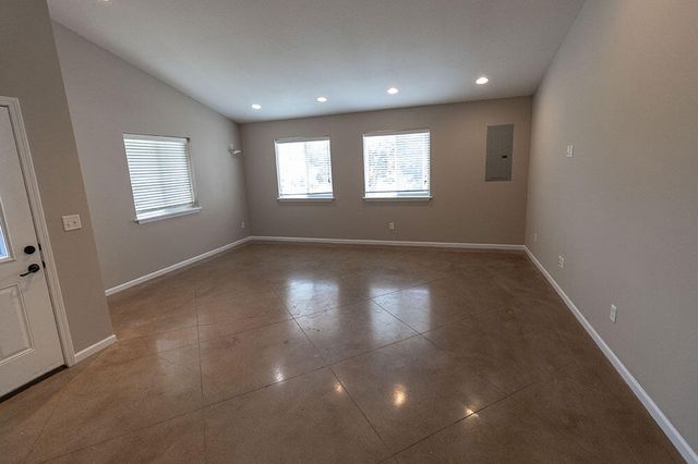 1409 PARIS RD 201, Columbia, MO 65201