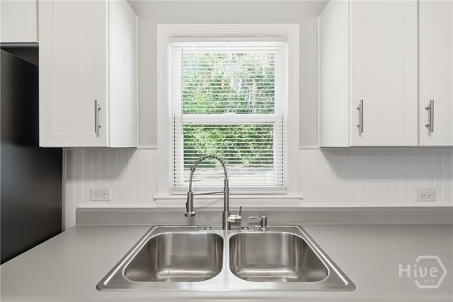 23 Brookview Drive, Savannah, GA 31406