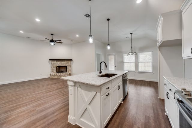 107 Maverick Trail, Valley View, TX 76272