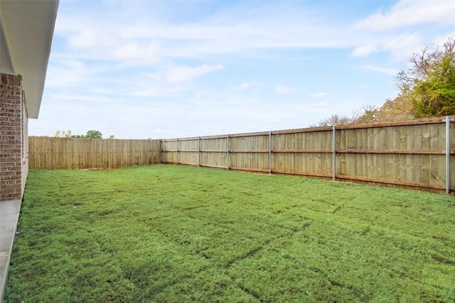 107 Maverick Trail, Valley View, TX 76272