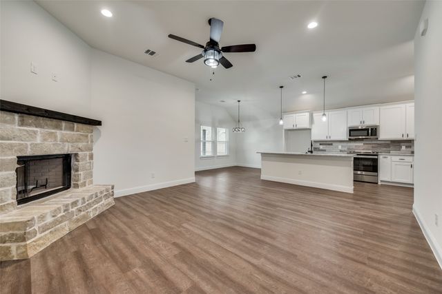 107 Maverick Trail, Valley View, TX 76272