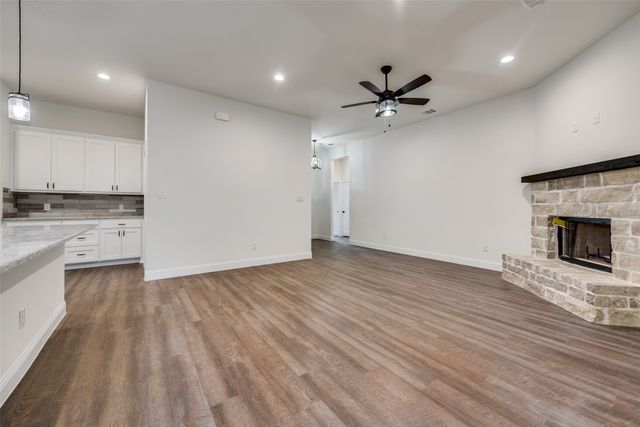 107 Maverick Trail, Valley View, TX 76272