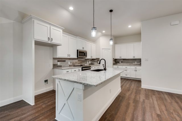 107 Maverick Trail, Valley View, TX 76272
