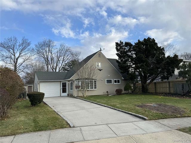 33 Clarissa Drive, Hicksville, NY 11801