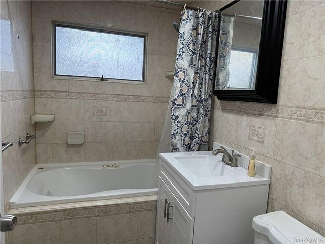 33 Clarissa Drive, Hicksville, NY 11801