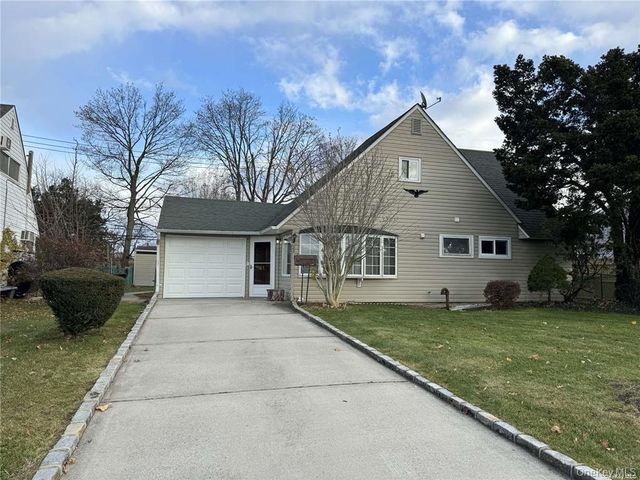 33 Clarissa Drive, Hicksville, NY 11801