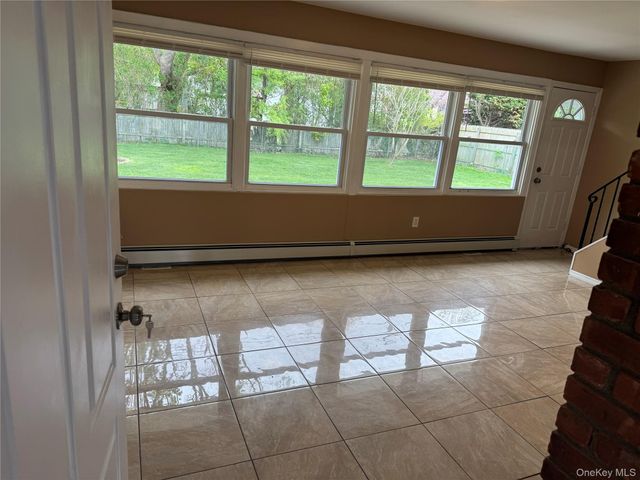 33 Clarissa Drive, Hicksville, NY 11801