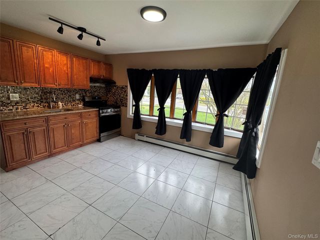 33 Clarissa Drive, Hicksville, NY 11801