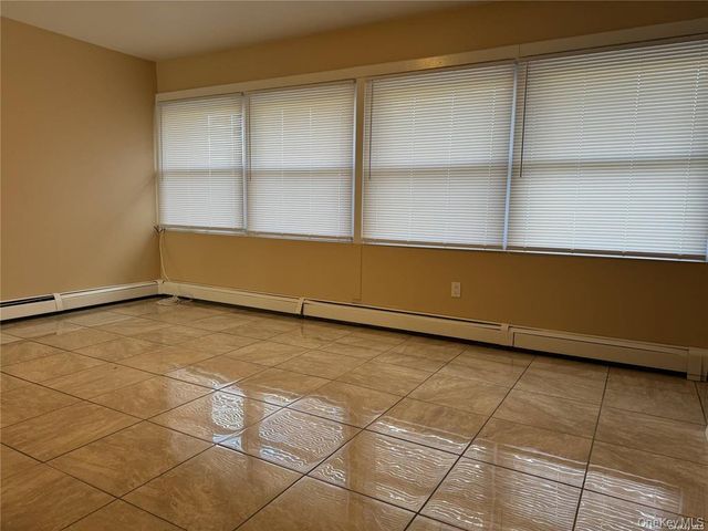 33 Clarissa Drive, Hicksville, NY 11801