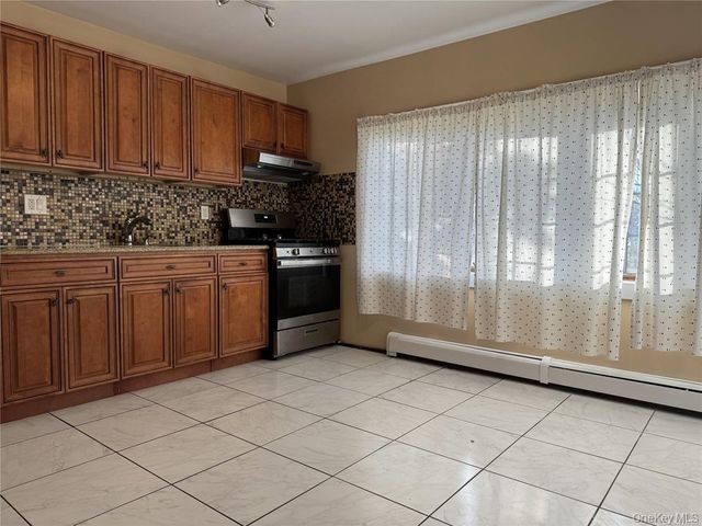 33 Clarissa Drive, Hicksville, NY 11801