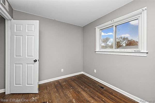 14898 Chesterfield Avenue, Warren, MI 48089