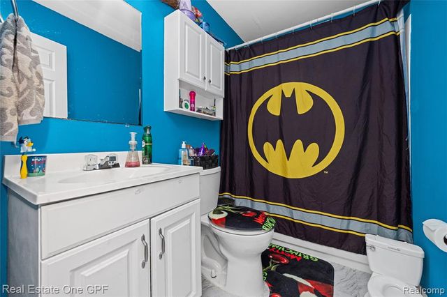 14898 Chesterfield Avenue, Warren, MI 48089