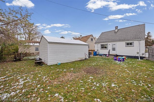 14898 Chesterfield Avenue, Warren, MI 48089