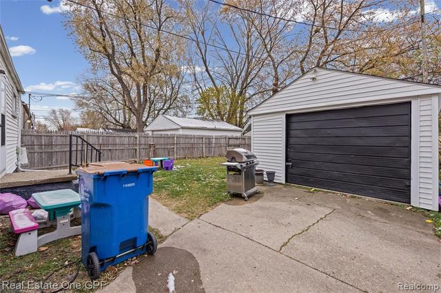 14898 Chesterfield Avenue, Warren, MI 48089