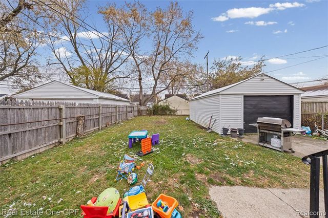 14898 Chesterfield Avenue, Warren, MI 48089