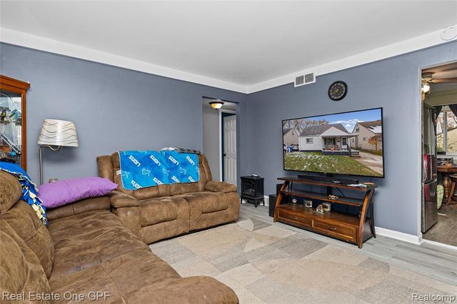 14898 Chesterfield Avenue, Warren, MI 48089