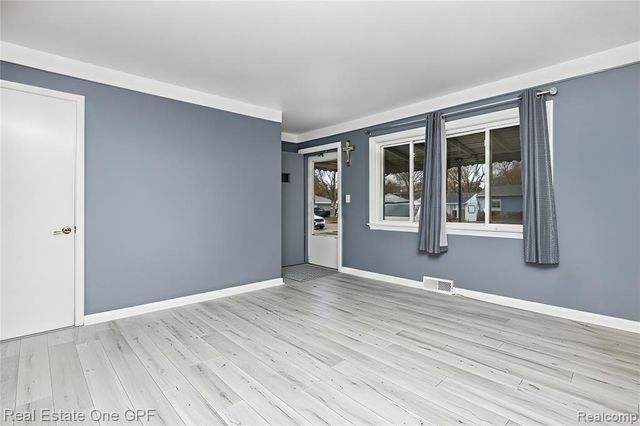 14898 Chesterfield Avenue, Warren, MI 48089