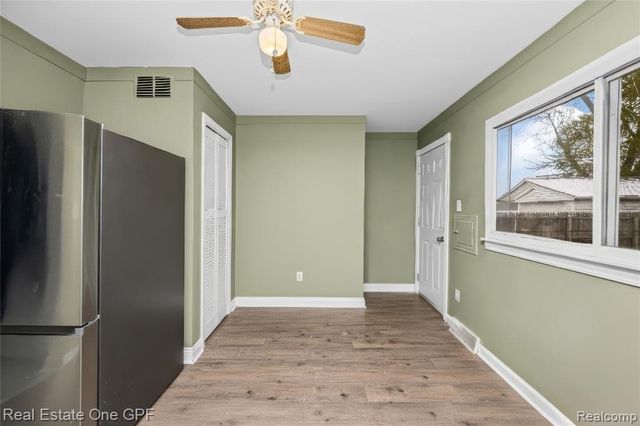 14898 Chesterfield Avenue, Warren, MI 48089