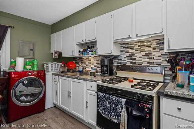 14898 Chesterfield Avenue, Warren, MI 48089