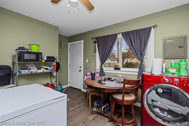 14898 Chesterfield Avenue, Warren, MI 48089