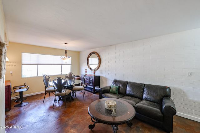 2605 W ROSE Lane B-202, Phoenix, AZ 85017