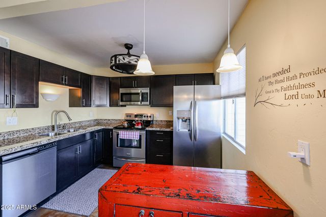 2605 W ROSE Lane B-202, Phoenix, AZ 85017