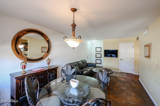 2605 W ROSE Lane B-202, Phoenix, AZ 85017