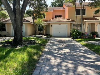 8402 NW 40th Ct, Sunrise, FL 33351