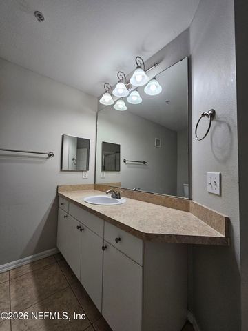 3591 KERNAN Boulevard S 323, Jacksonville, FL 33224