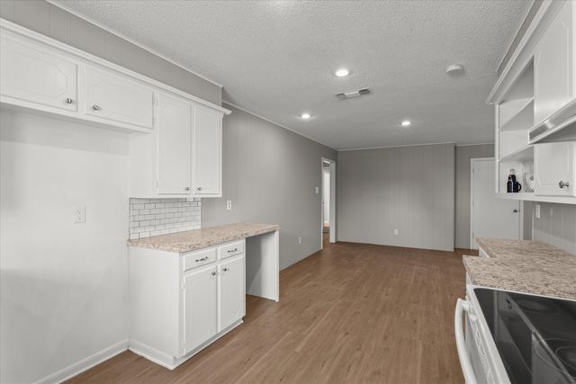 403 Poplar Street, Levelland, TX 79336