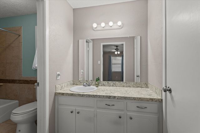 403 Poplar Street, Levelland, TX 79336