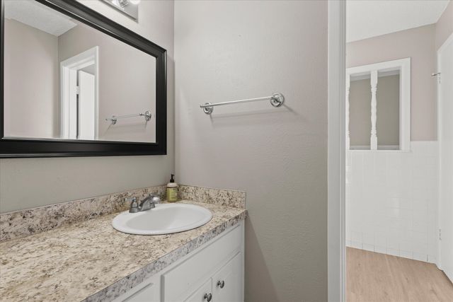 403 Poplar Street, Levelland, TX 79336