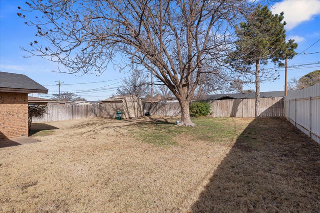 403 Poplar Street, Levelland, TX 79336