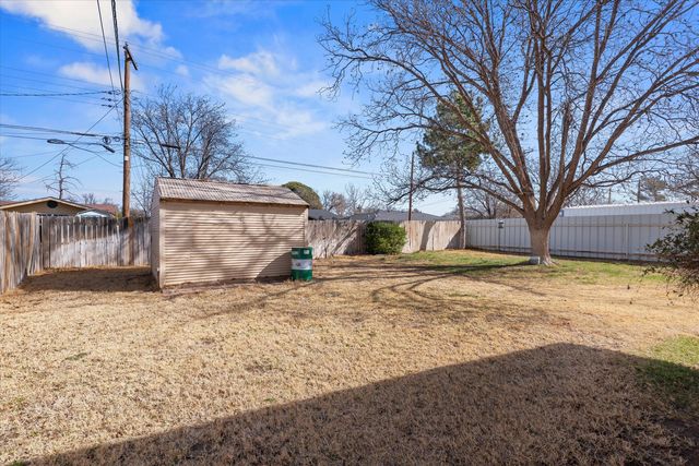 403 Poplar Street, Levelland, TX 79336