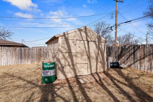 403 Poplar Street, Levelland, TX 79336