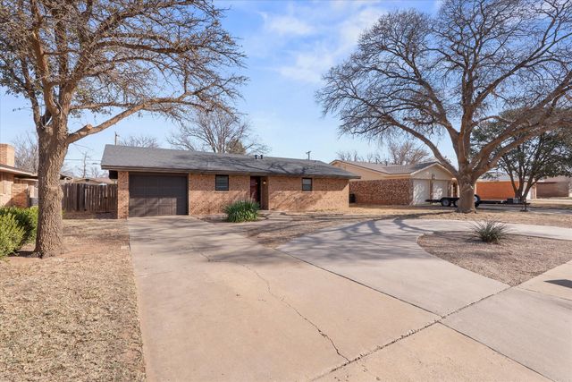 403 Poplar Street, Levelland, TX 79336