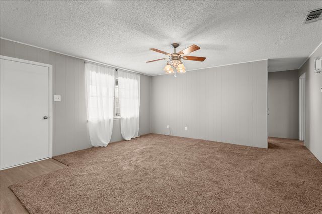 403 Poplar Street, Levelland, TX 79336