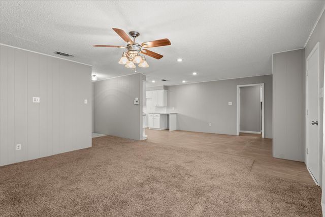 403 Poplar Street, Levelland, TX 79336